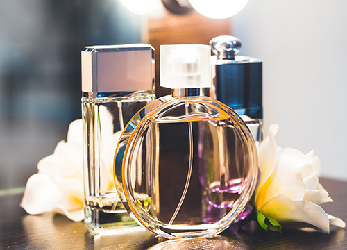 綺麗で高級そうな香水イメージ