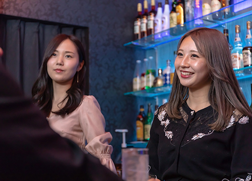 ナイトワーク派遣で接客するキャバクラ嬢たち